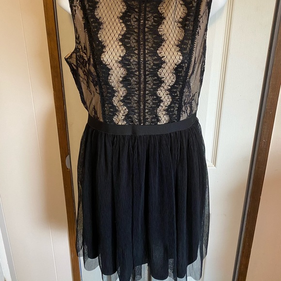 Formal Dress - Picture 4 of 6